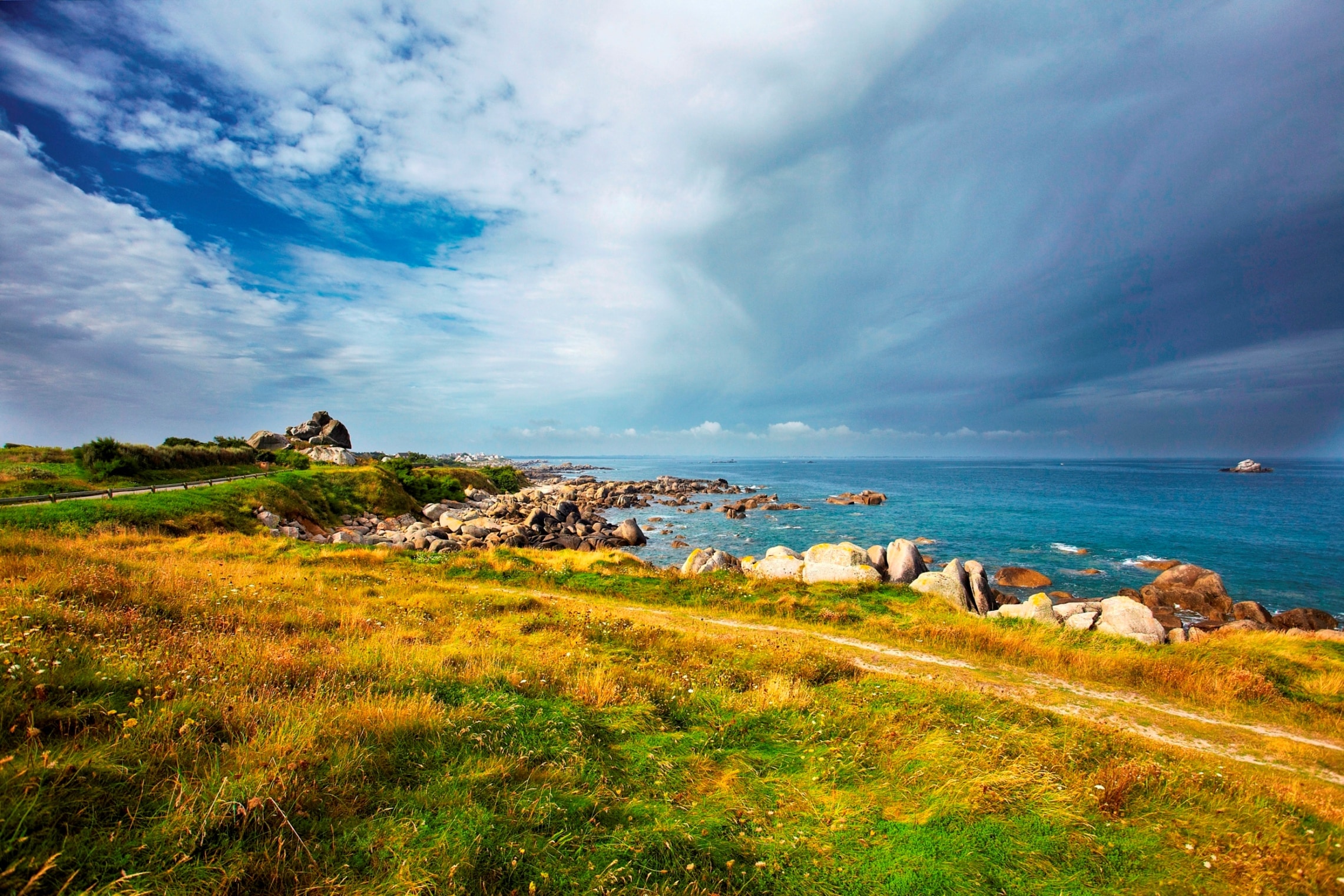 La location de voiture en Bretagne, pour des séjours écologiques réussis