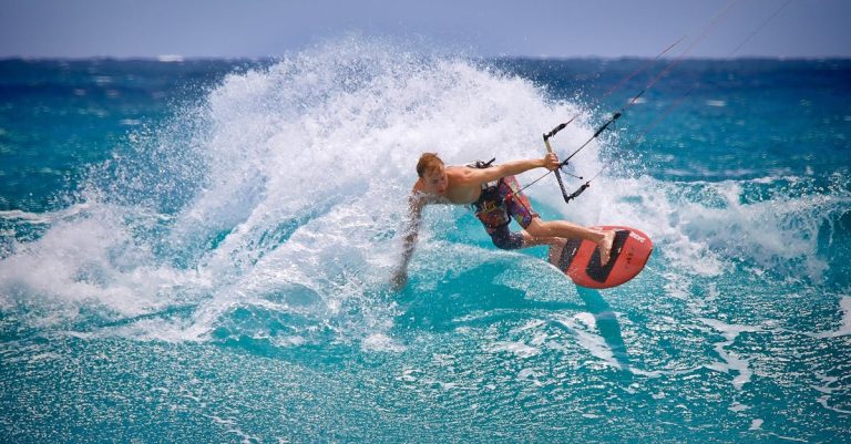 Envie de fun et de sensations fortes en Bretagne ? Découvrez les sports nautiques et activités en bord de mer !