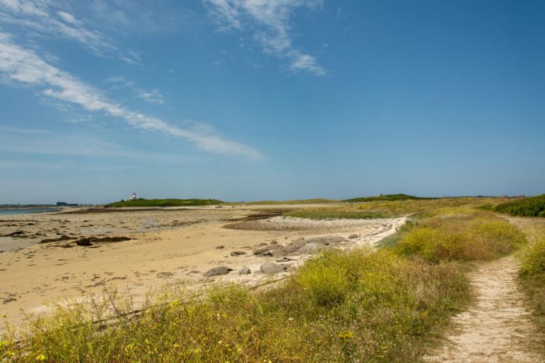 Envie de randonner sur les chemins de douaniers en Bretagne ?