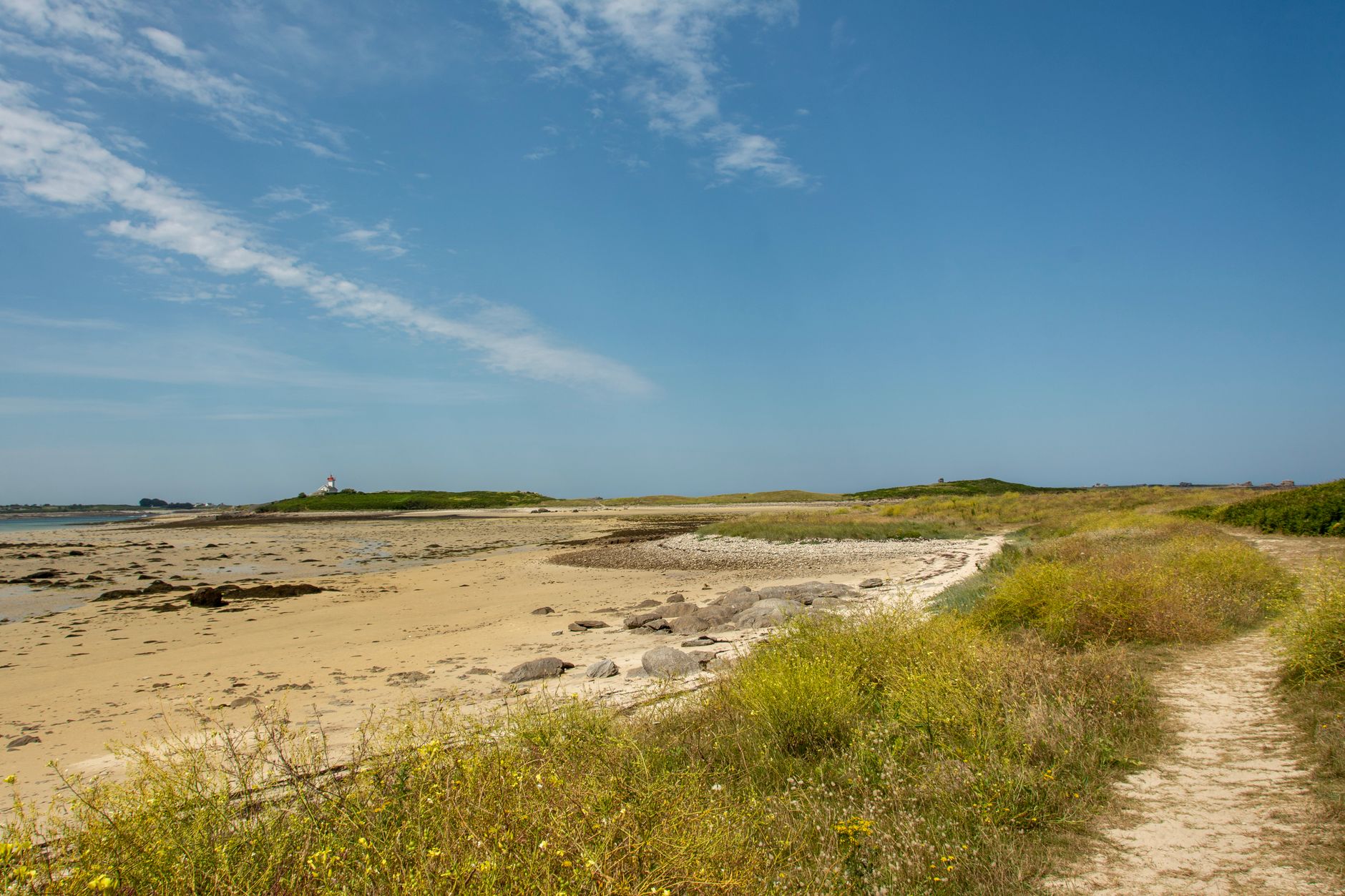 Envie de randonner sur les chemins de douaniers en Bretagne ?