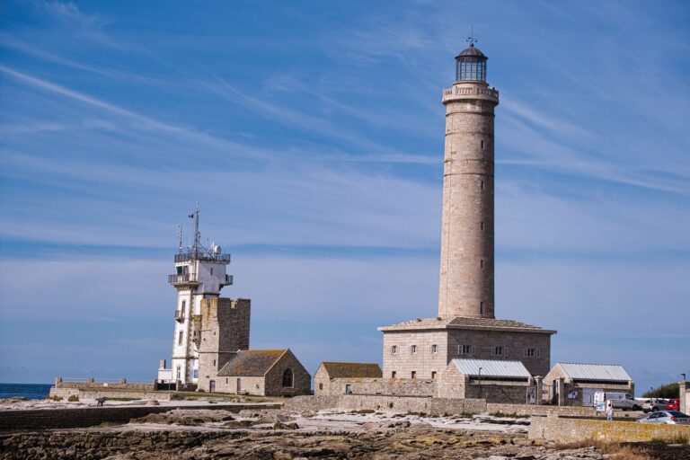 Comment organiser une escapade romantique dans un phare en Bretagne ?